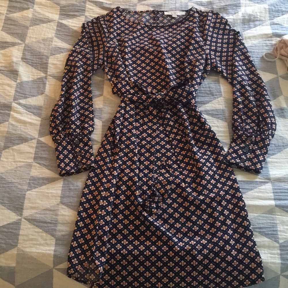 Dress with tie waist